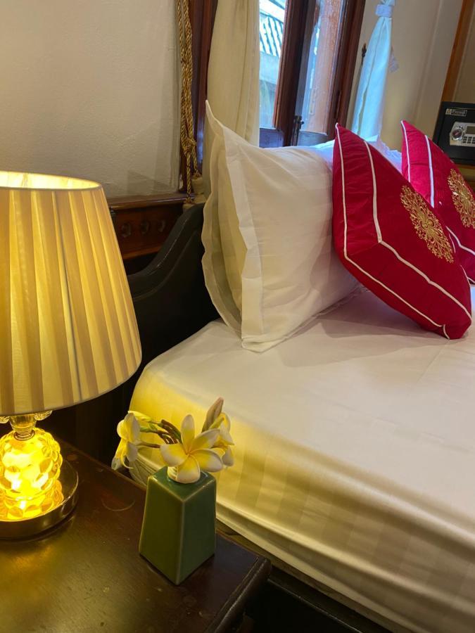 Golden Lotus Boutique Hotel 琅勃拉邦 外观 照片