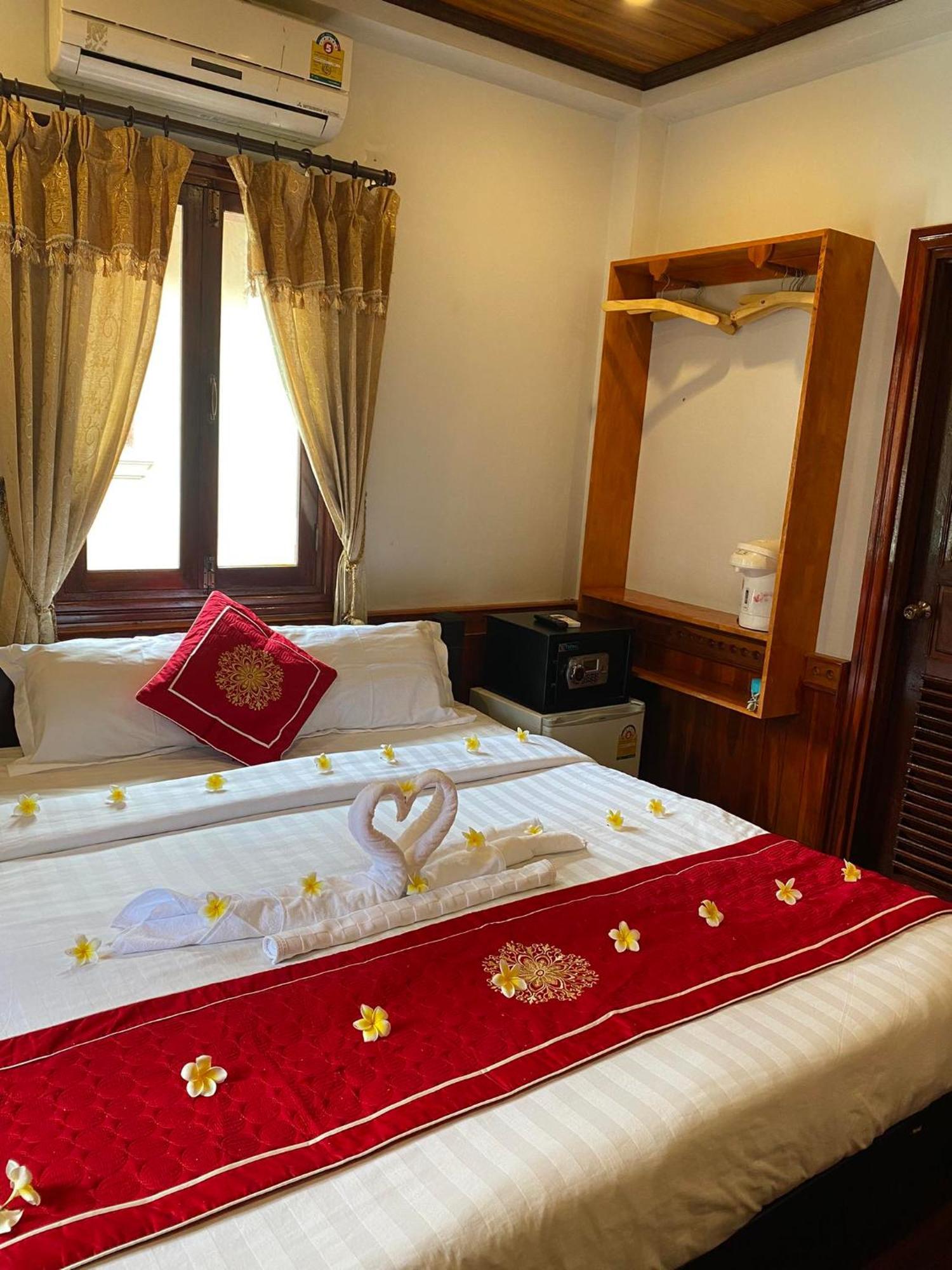 Golden Lotus Boutique Hotel 琅勃拉邦 外观 照片